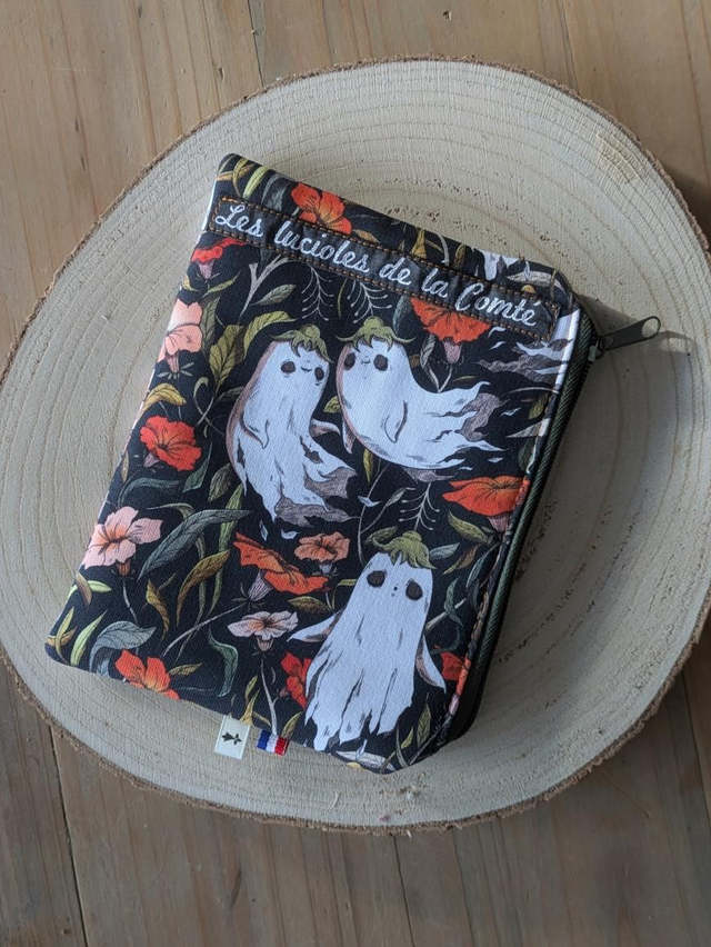 Pochette à liseuse fantômes
