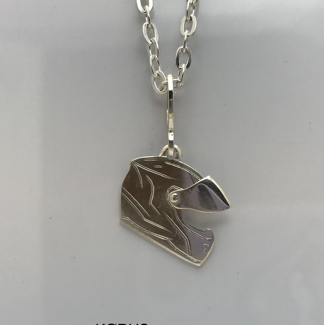 Pendentif Casque visière articulée