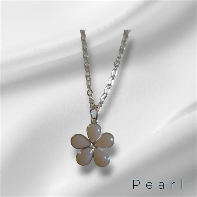 Flower necklace pearl