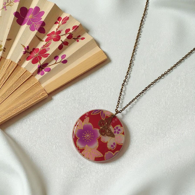 Collier acier inoxydable motifs japonais rouge violet