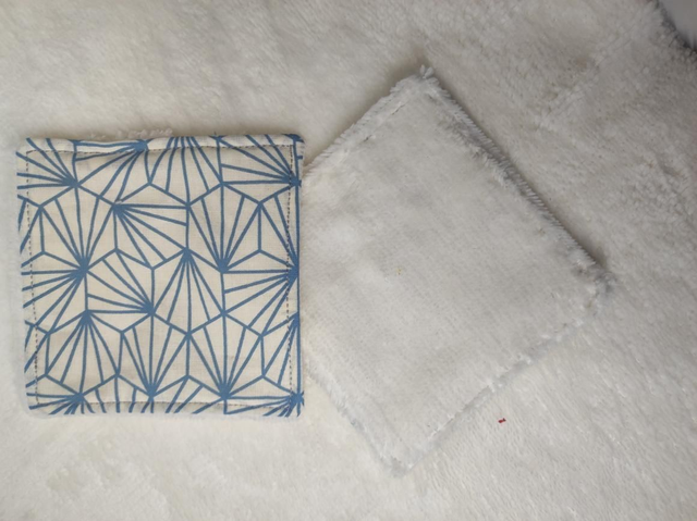 Formes géométriques bleues et crème 