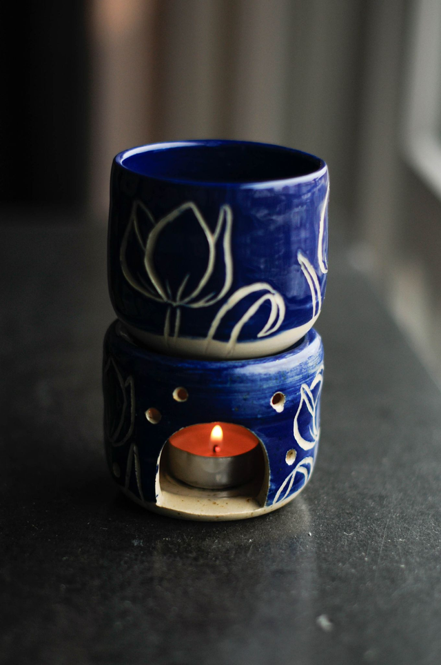 Becher mit Stövchen, blau, Tulpen 