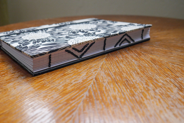 Carnet A5 rigide tournesols noir & or