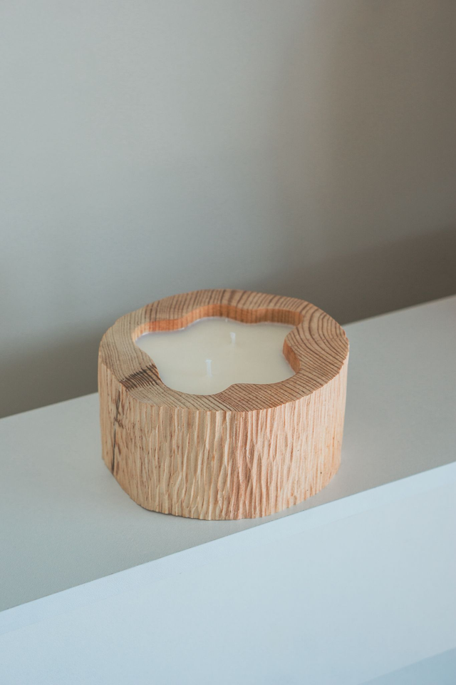 Bougie sculptée bois brut Parfum Pêche