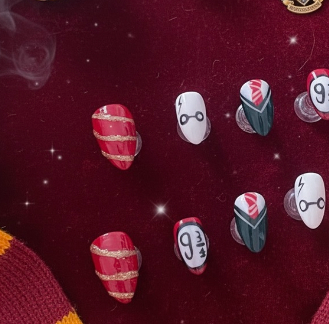 ✨ Press-On Nails – Gryffondor 🦁✨