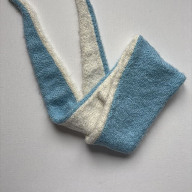 Écharpe bleue et blanche 