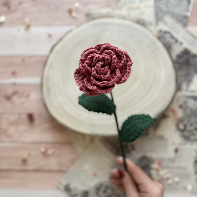 Rose ancienne et ses feuilles (personnalisable pour créer votre bouquet)