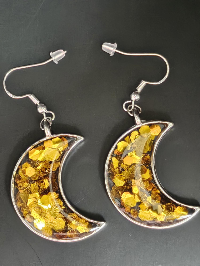 Boucles d&#039;oreilles en résine - Lunes dorées