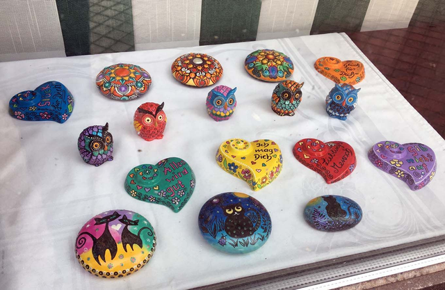 Wunderschöne handbemalte Steine und Figuren im Pechstein Zentrum