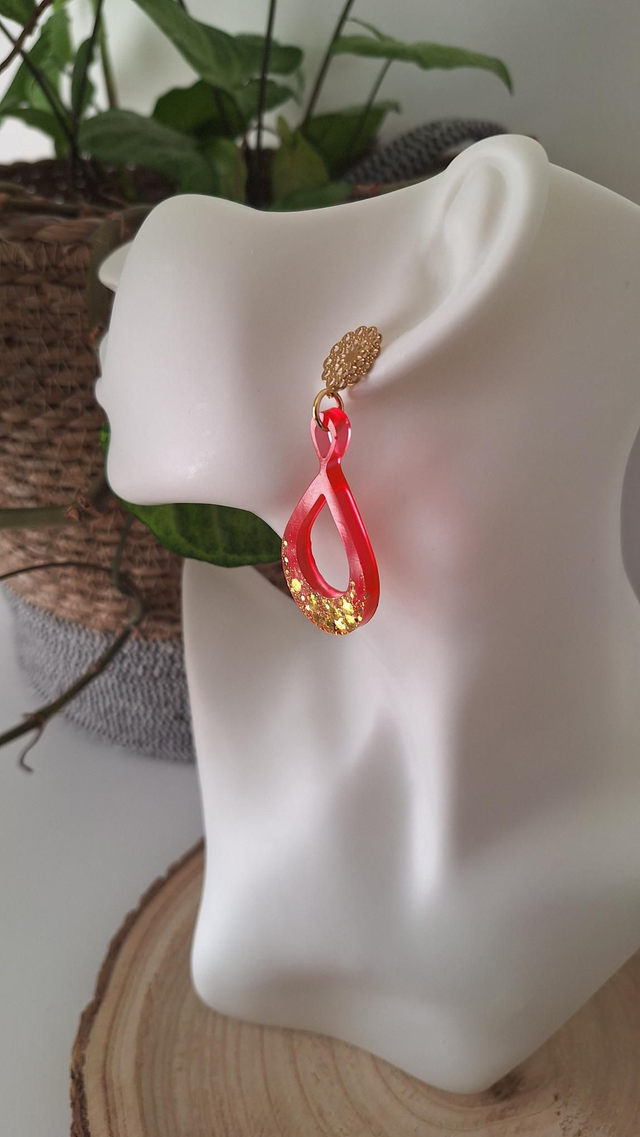 Boucles d&#039;oreilles infinis rouge Framboise et paillettes dorées 