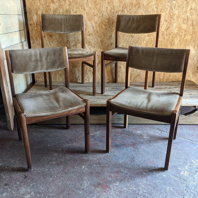 Chaises vintages en velours (le lot)