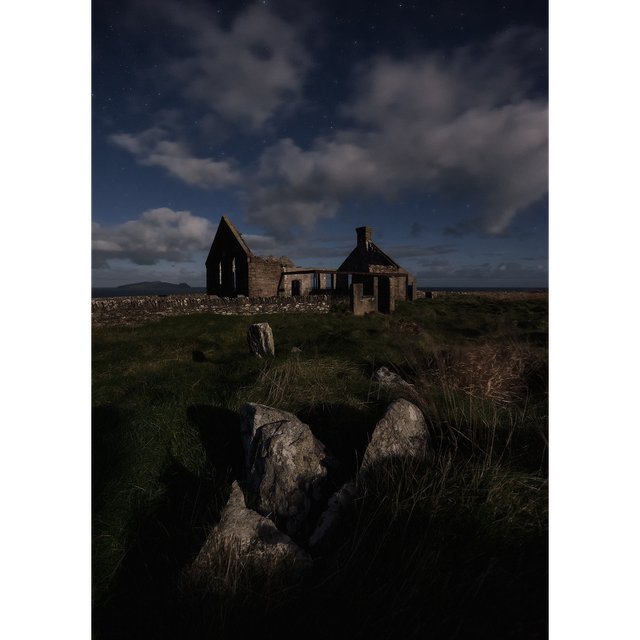 Ryan&#039;s Daughter Schoolhouse at night - Dunquin