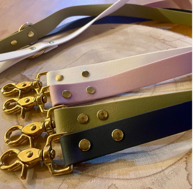 Laisse Mains Libres Funky  – Taille 20mm &amp; 25mm – Solide et Imperméable