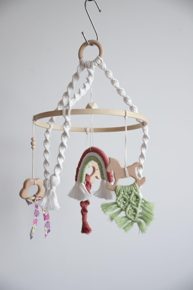 MOANA ~ Mobile bébé rose vert