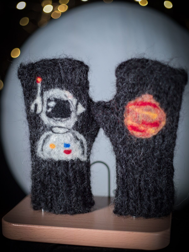 Mitaines tatouées / Astronaute