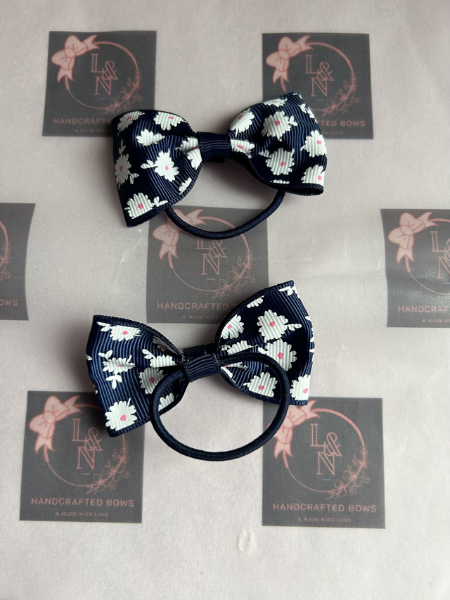 Navy &amp; White Daisy&#039;s Bobbles