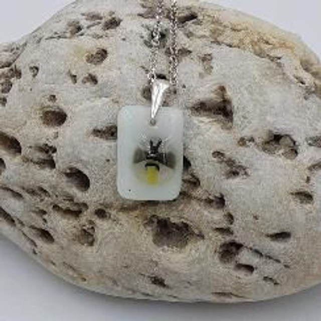 White bee pendant 