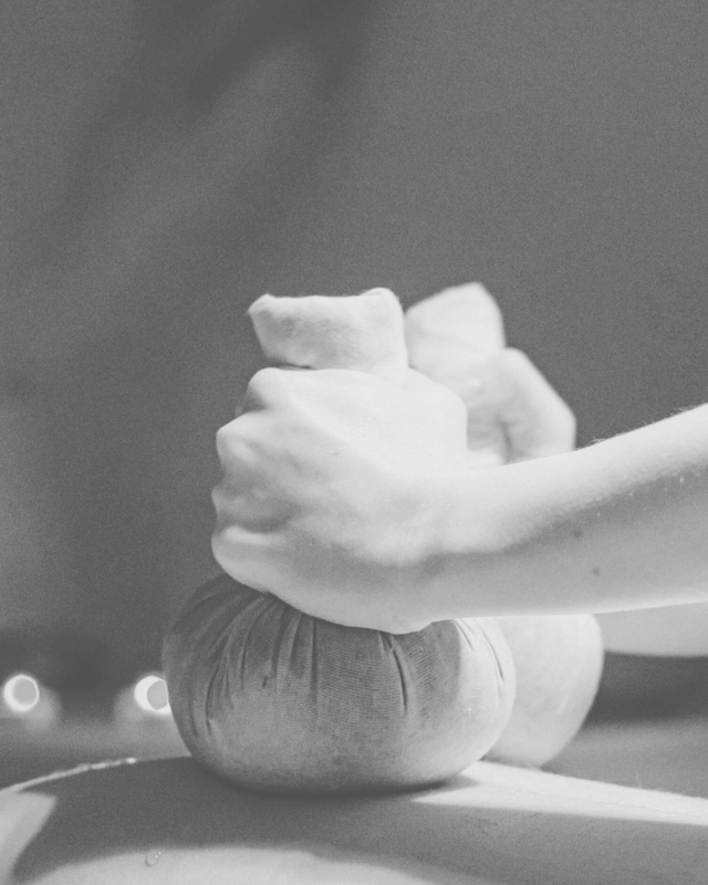 3.5 - "Rituel Postnatal Régénérant" : massage corps complet, soin du ventre (pochons, cataplasme) et resserrages : séance 1h45 (soin 1h30)