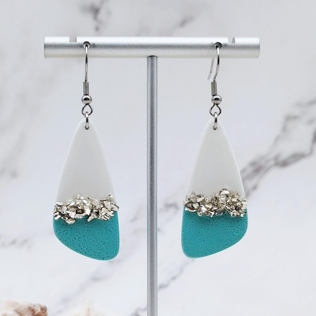 Boucles d&#039;oreilles &quot;Tryos&quot; Bleu, Blanc et Rocaille