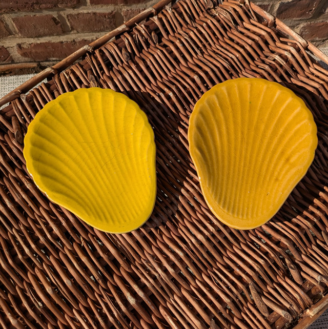 Plat coquillage jaune