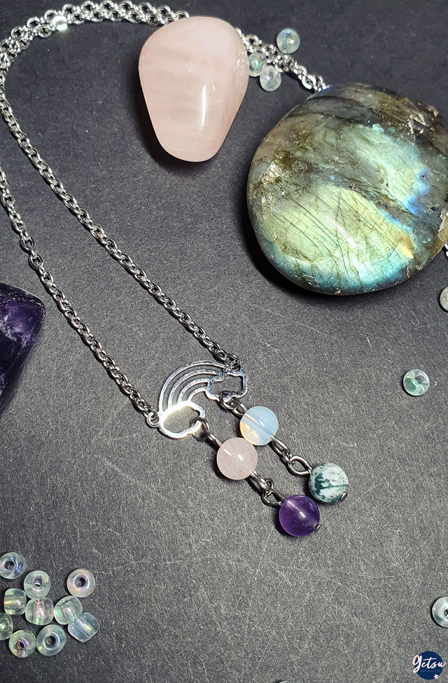 Collier arc-en-ciel avec quartz rose, améthyste, opalite et agate arbre