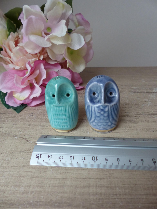 Deux chouettes en poterie diffuseurs de parfum armoire penderie, sculpture chouettes bleues en terre cuite artisanales pour fleur de lavande