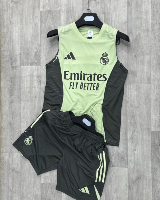 Conjunto completo Tirantes Real Madrid PRE-PARTIDO - Versión Fan - 25-26 