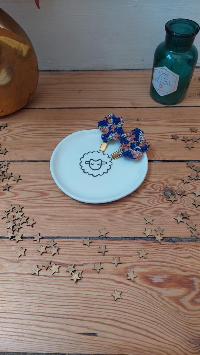 Pince crocodile fleur cerisier bleue