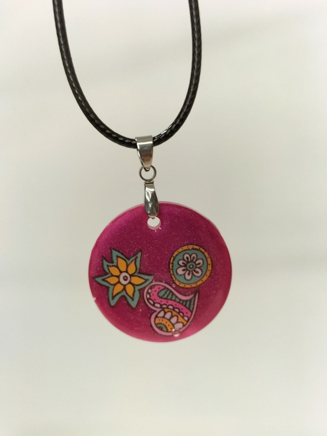 Pendentif rond fuchsia