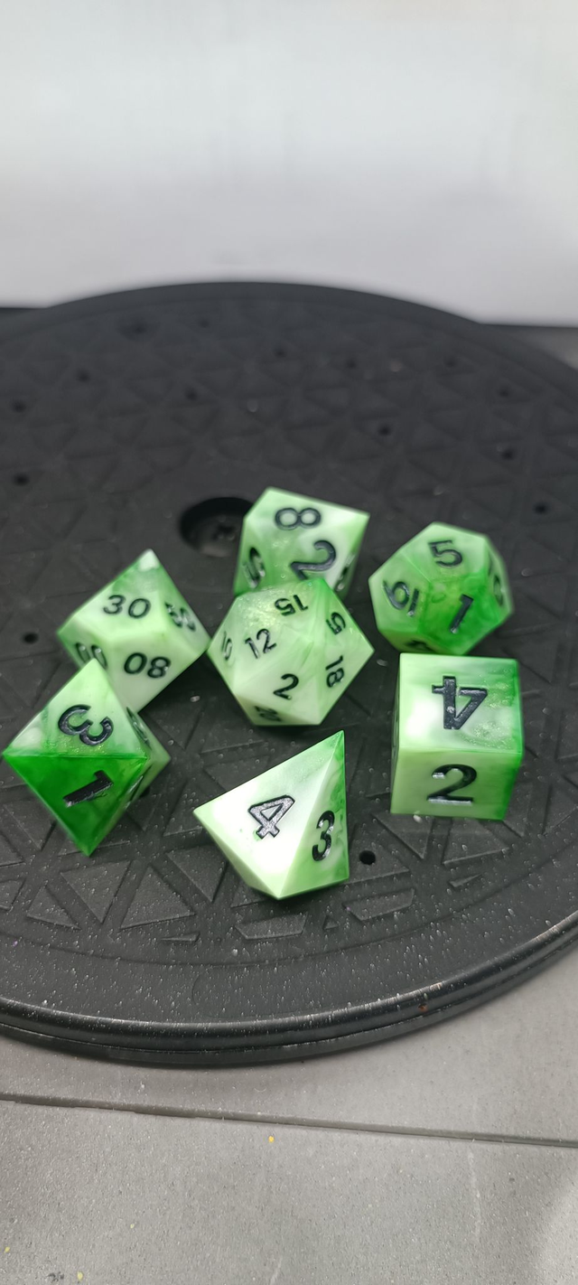 "Mighty Grass" Dice Set