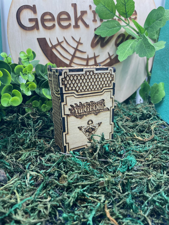 Boîte pour jeu de carte, thème Yu-Gi-Oh.