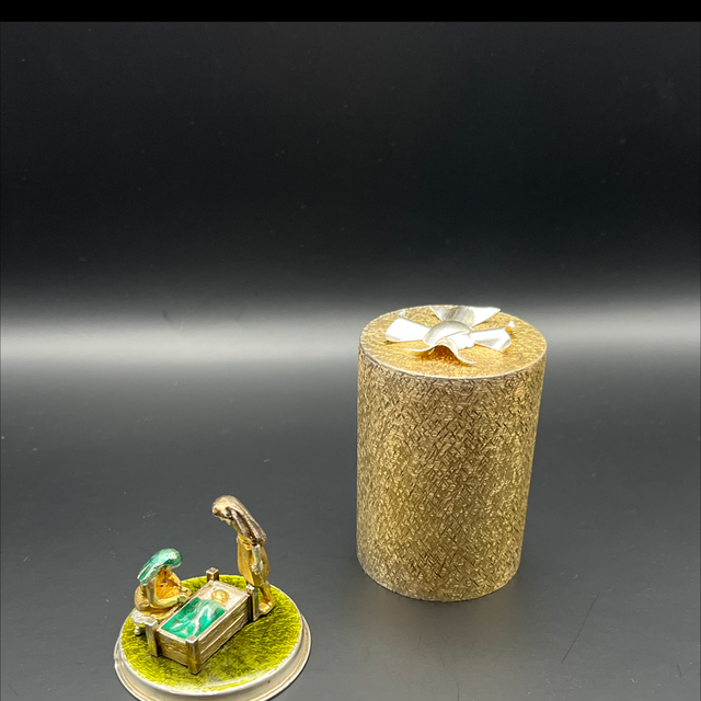 Stuart Devlin Christmas Surprise Box – “Away in a Manger” – No. 273 / 500 – Boxed