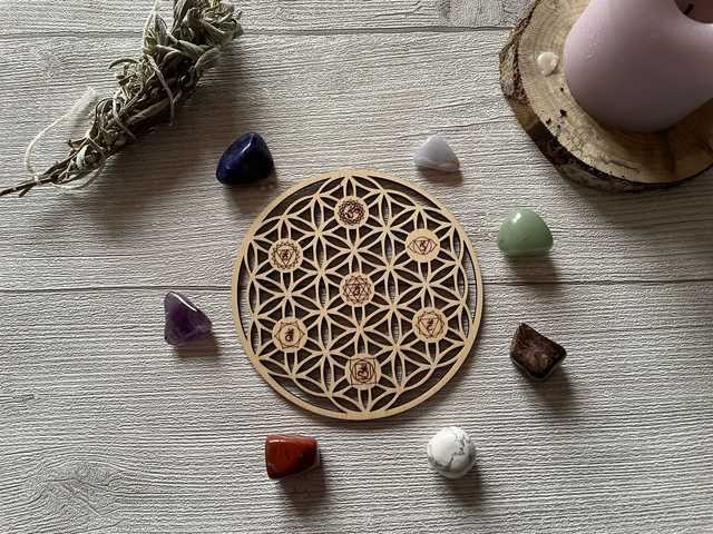 ✨ Coffret Harmonie 7 Chakras – Fleur de Vie en bois &amp; Pierres naturelles ✨
