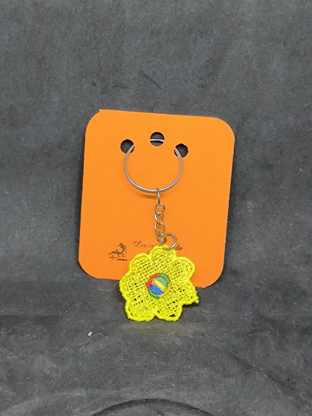 Porte clef fleur jaune 1