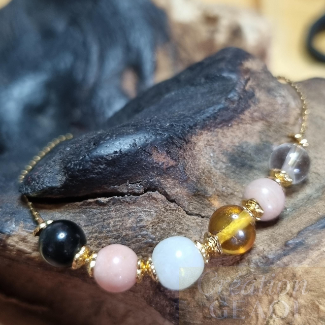 Bracelet des êtres chers (obsidienne noire, Opale Rose, emeraude, ambre,rhodocrosite, cristal de roche 