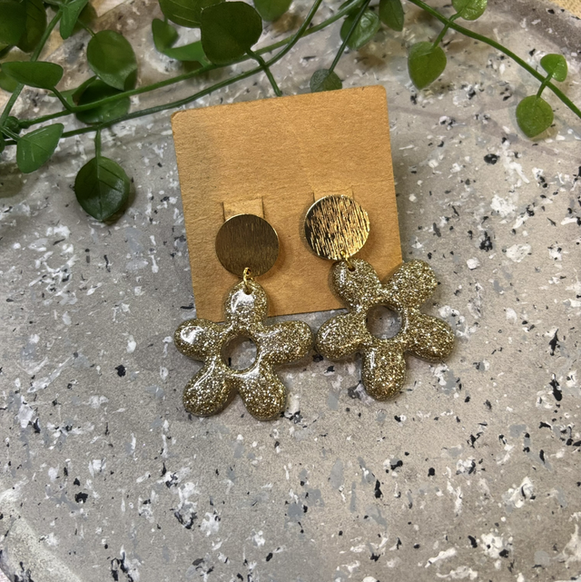boucles d’oreilles résine dorées à paillettes 