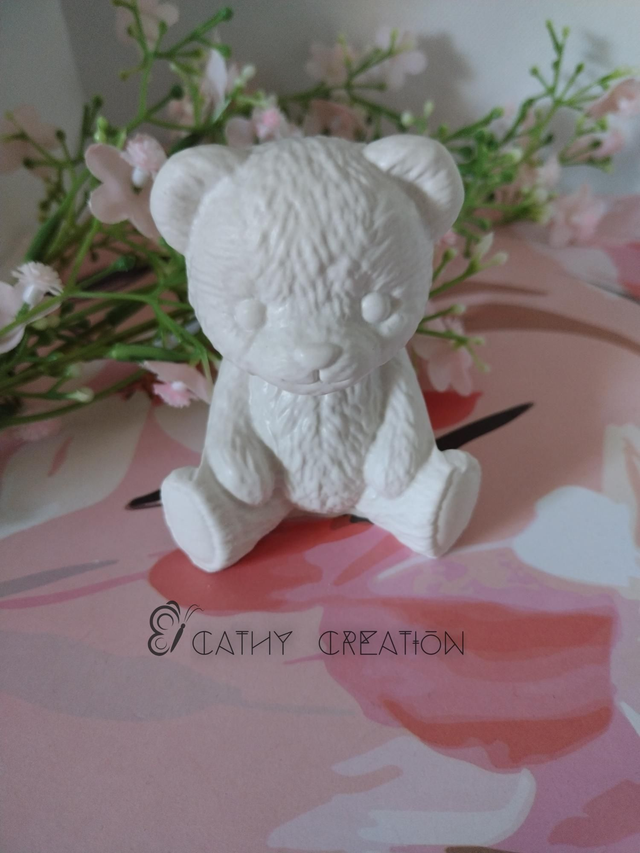 Ourson en résine blanche 7 x 5 cm 