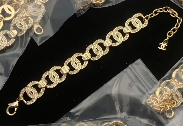 Bracelets CH doré avec strass