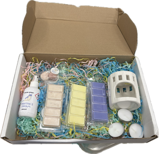 Wax Melt Gift Set with Burner, Tealights &amp; Sol de Janeiro Inspired Room Spray – Cola Cubes, Pineapple &amp; Berry Splash