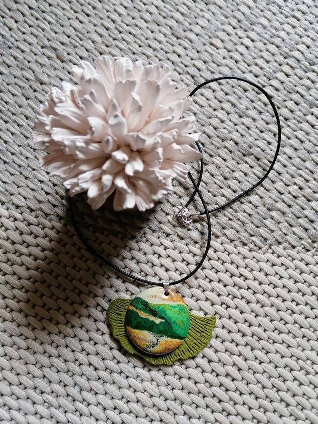 Pendentif en émail à la façon Léon Jouhaud