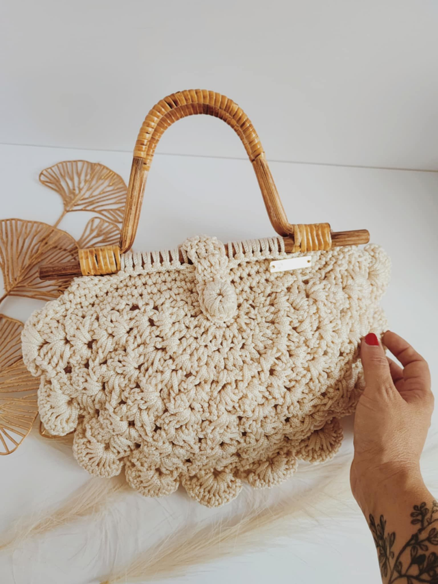 Sac Dalia – Élégance bohème en crochet fait main avec anses en bambou