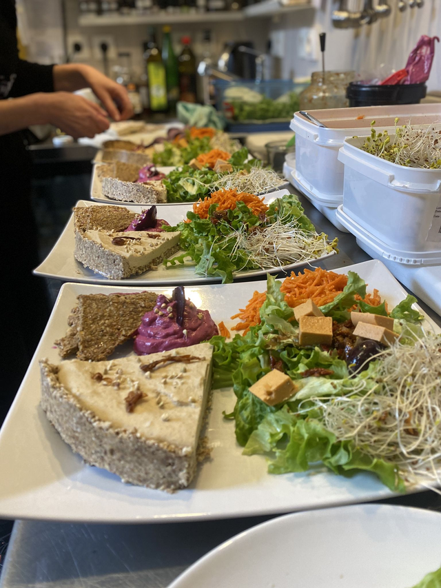 R) L'Assiette ABSOLUMENT exquise (1)