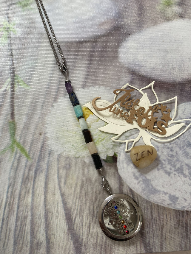 Bijoux de voiture aromathérapie "Main Fatma 7 chakras"