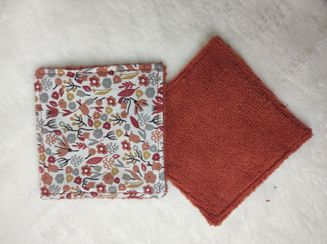 Petites fleurs brique