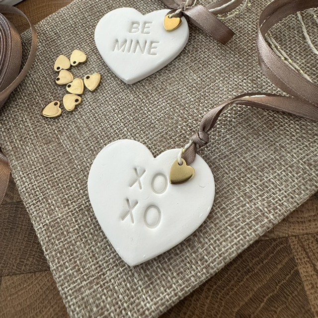 Cœur en argile "amoureux", décoration à suspendre
