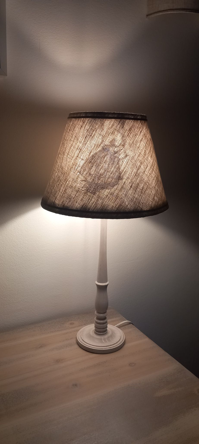 Abat-jour lampe de table en lin brodé thème mer