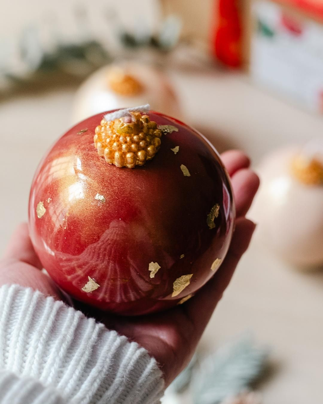 Sfera Natalizia Profumata – Candela Artigianale Deluxe in Edizione Limitata
