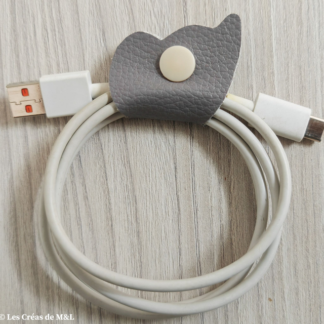 Attache câble PAPILLON Gris