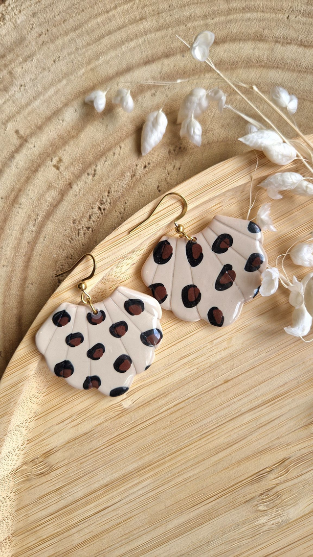 Prestigieuse Léopard - Boucles d'oreilles en pâte polymère et résine. 