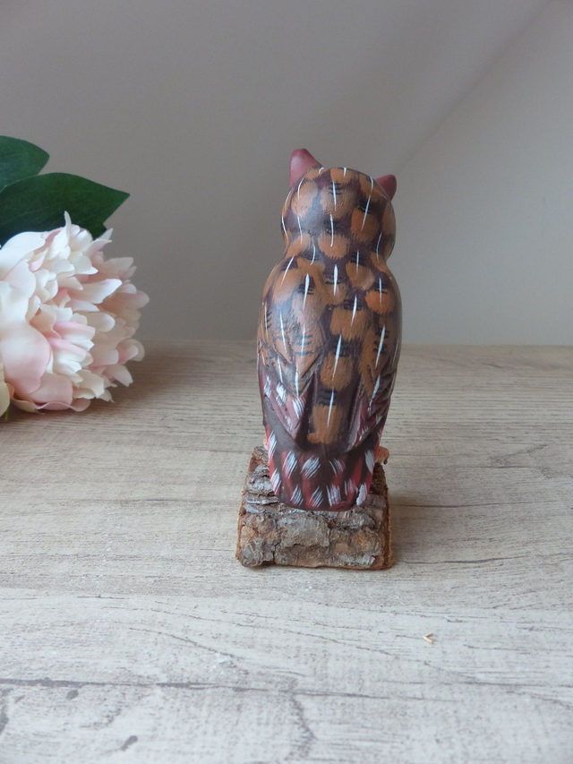 Petite Statuette Hibou en Bois - Figurine Vintage Sculptée et Peinte Main Marron et Rose - Décoration Vintage Authentique, Artisanat du Bois